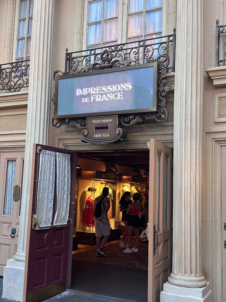 Impressions de France entrance with Next Show board