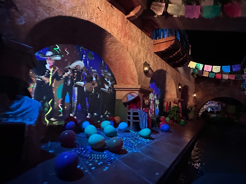 Mariachi scene with balloons on Gran Fiesta Tour