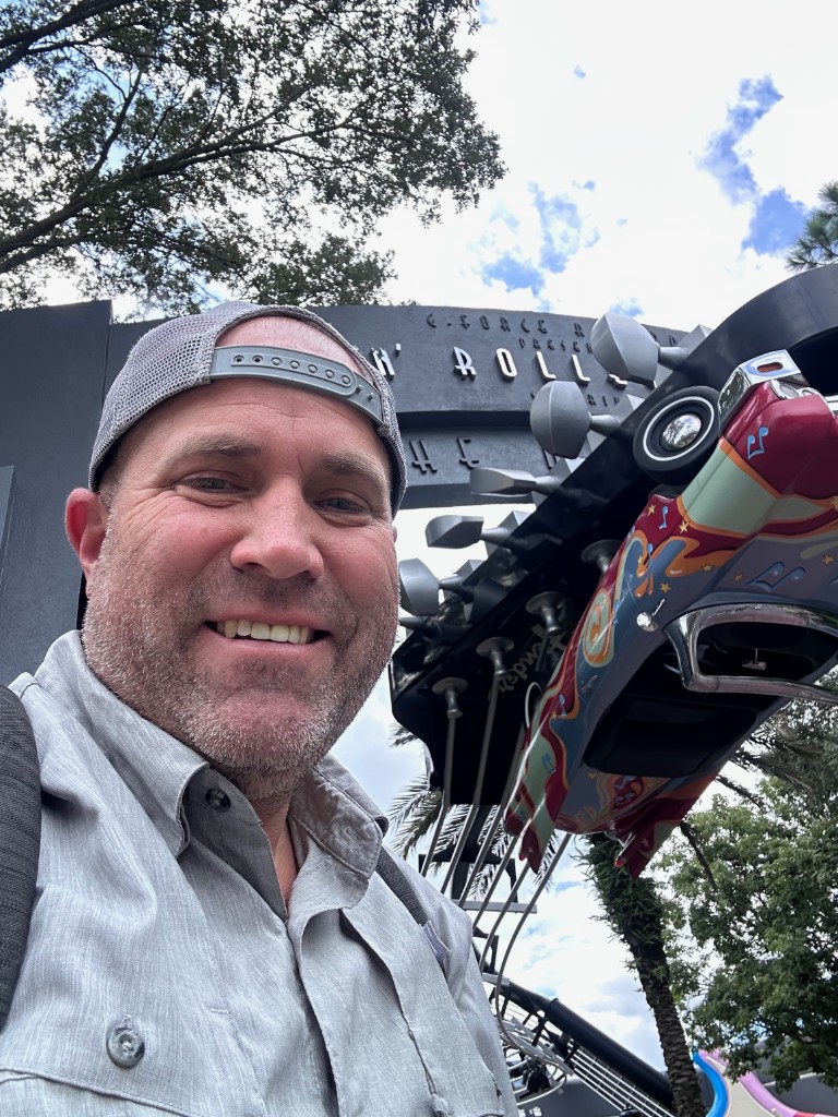 Ryan selfie under the Rock ’n’ Roller Coaster guitar