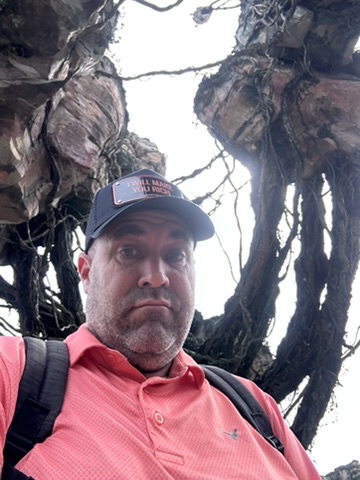 Ryan under the floating mountains in Pandora