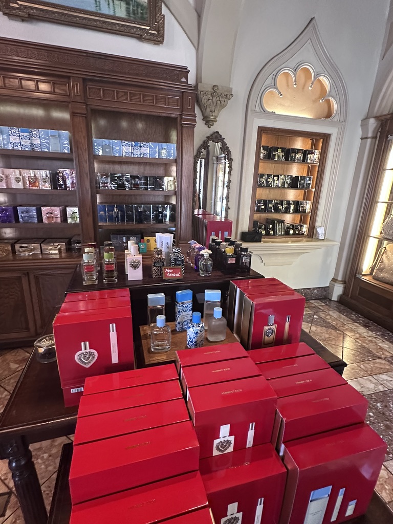 Il Bel Cristallo perfume shop interior in Italy Pavilion